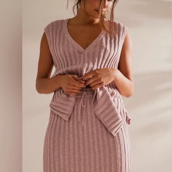 Free People Beach Linen Blend Veda Sweater Vest Ribbed V-Neck Sleeveless - Picture 3 of 10